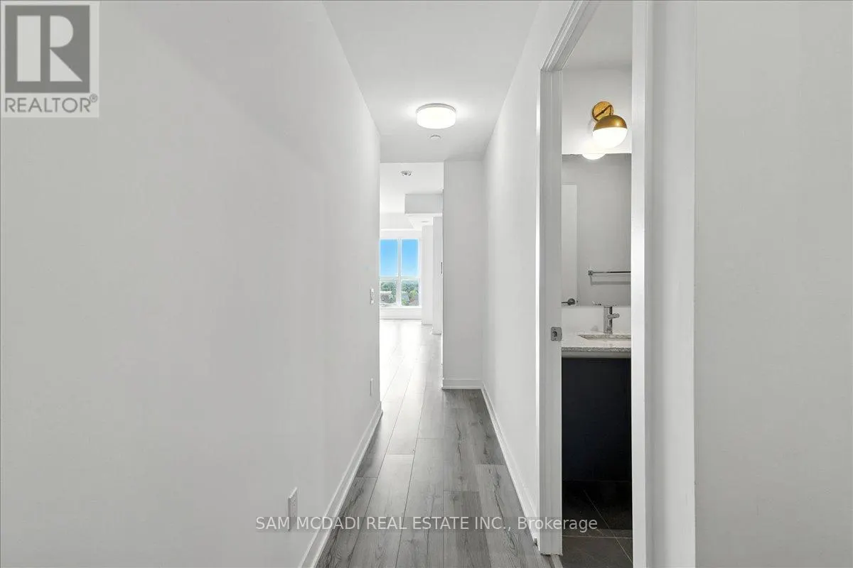 722 - 405 DUNDAS STREET W