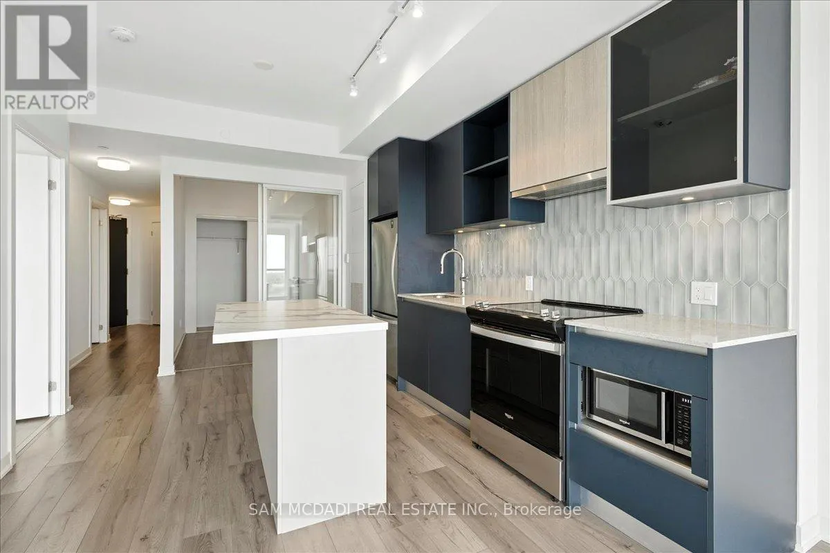 722 - 405 DUNDAS STREET W