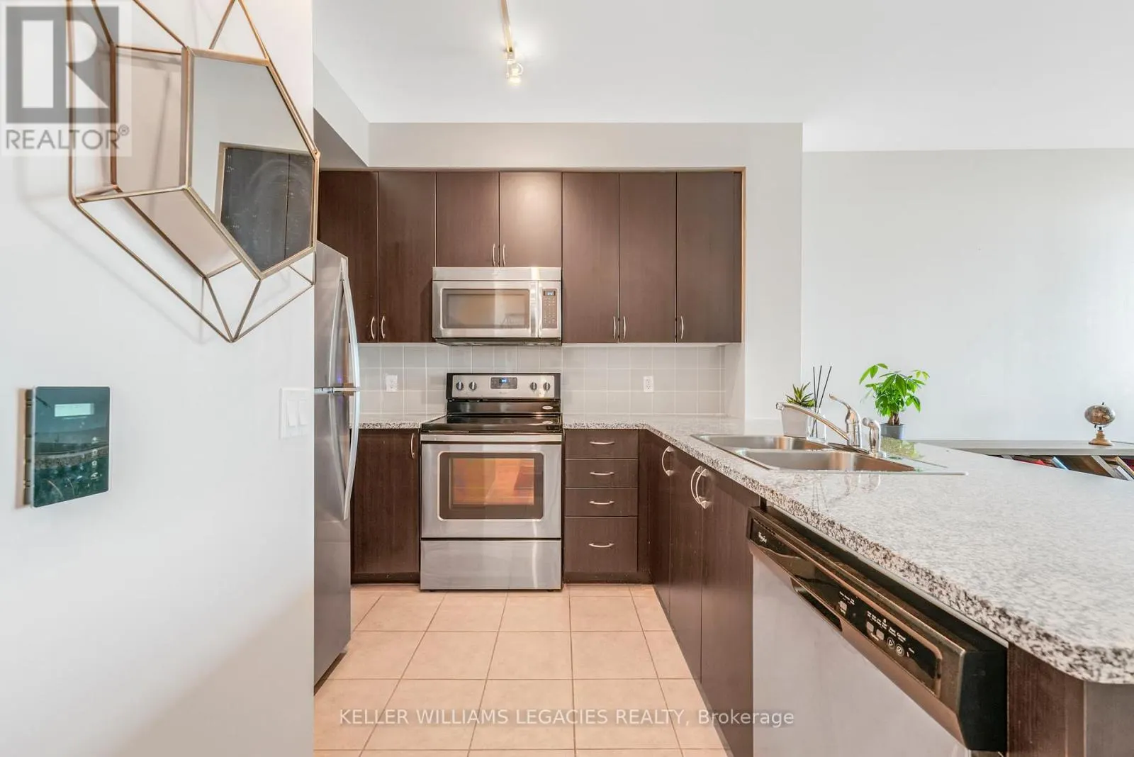 PH18 - 339 RATHBURN ROAD W