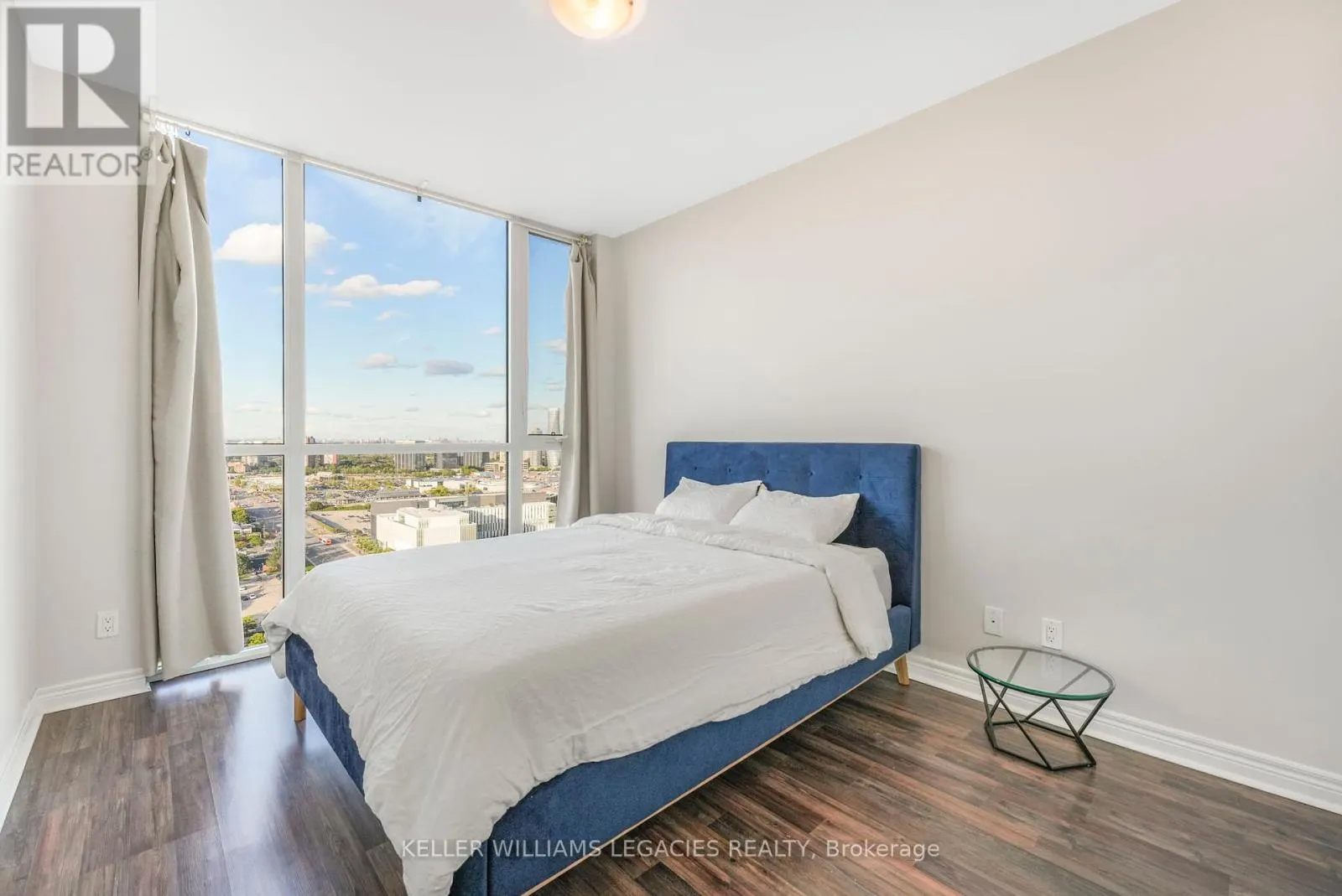 PH18 - 339 RATHBURN ROAD W