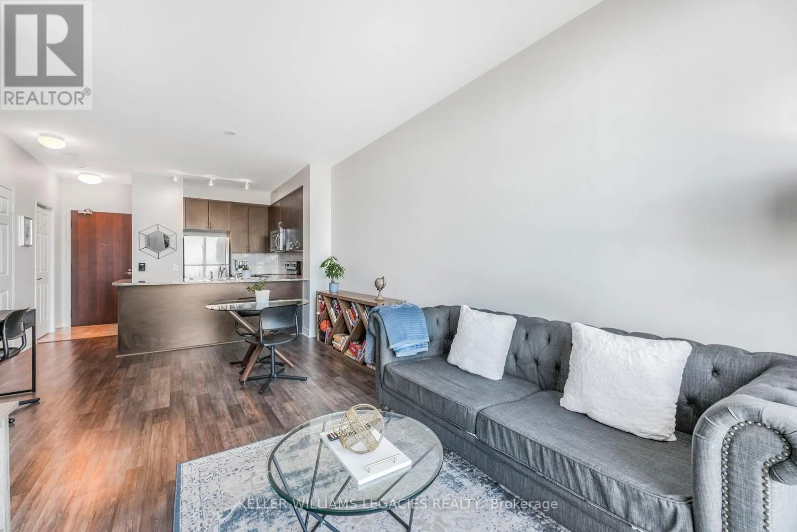 PH18 - 339 RATHBURN ROAD W