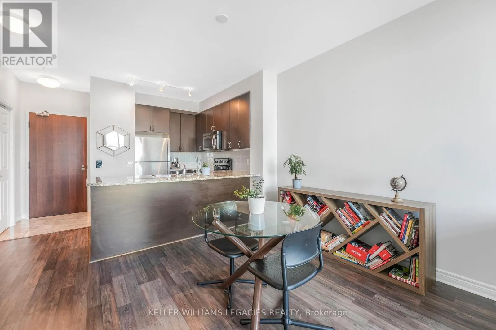 PH18 - 339 RATHBURN ROAD W