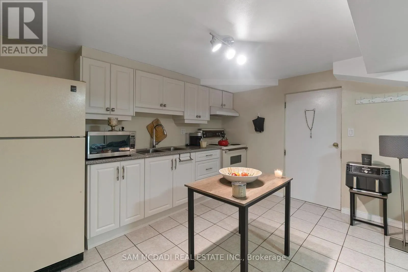 4260 SHELBY CRESCENT