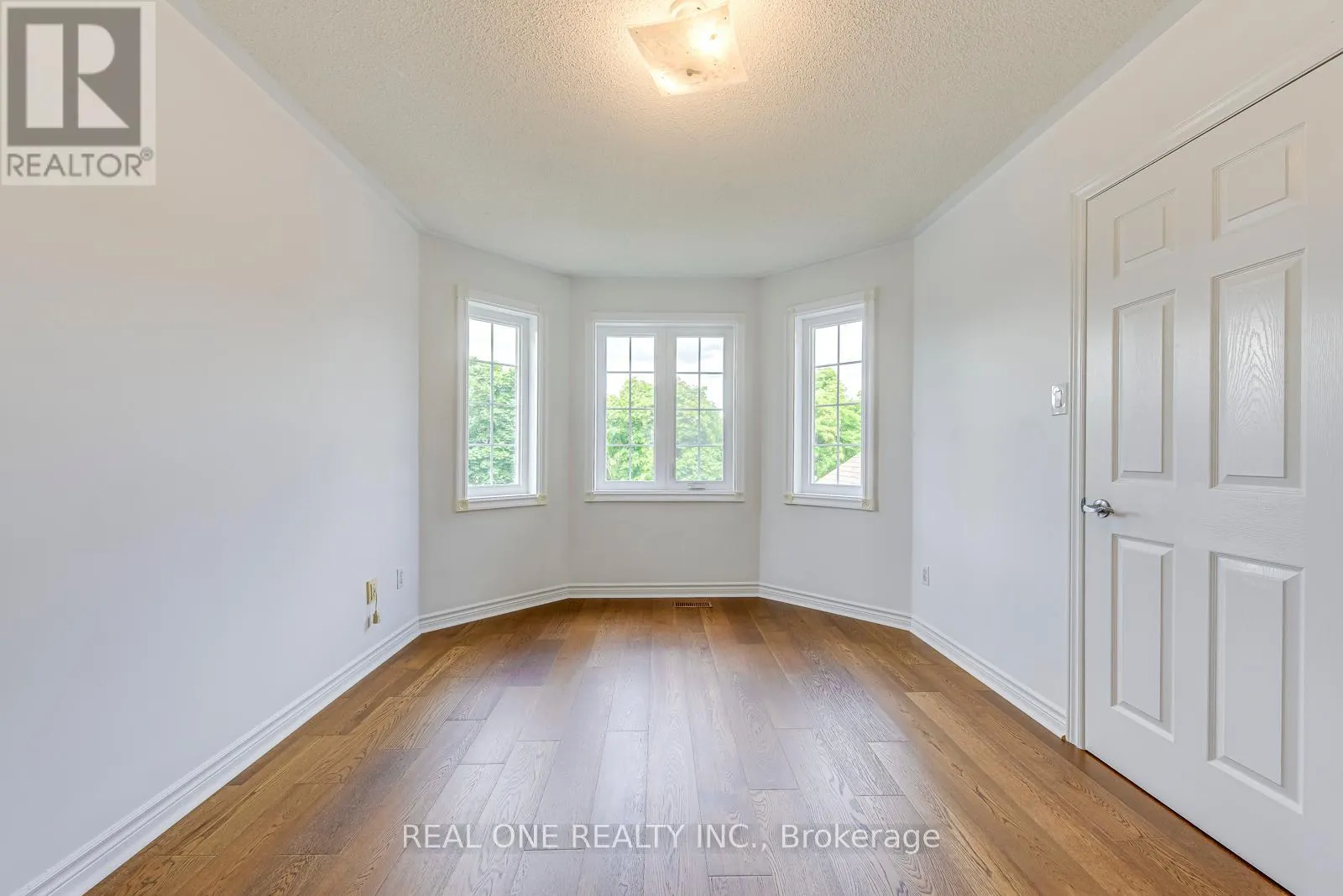 5192 CASTLEFIELD DRIVE