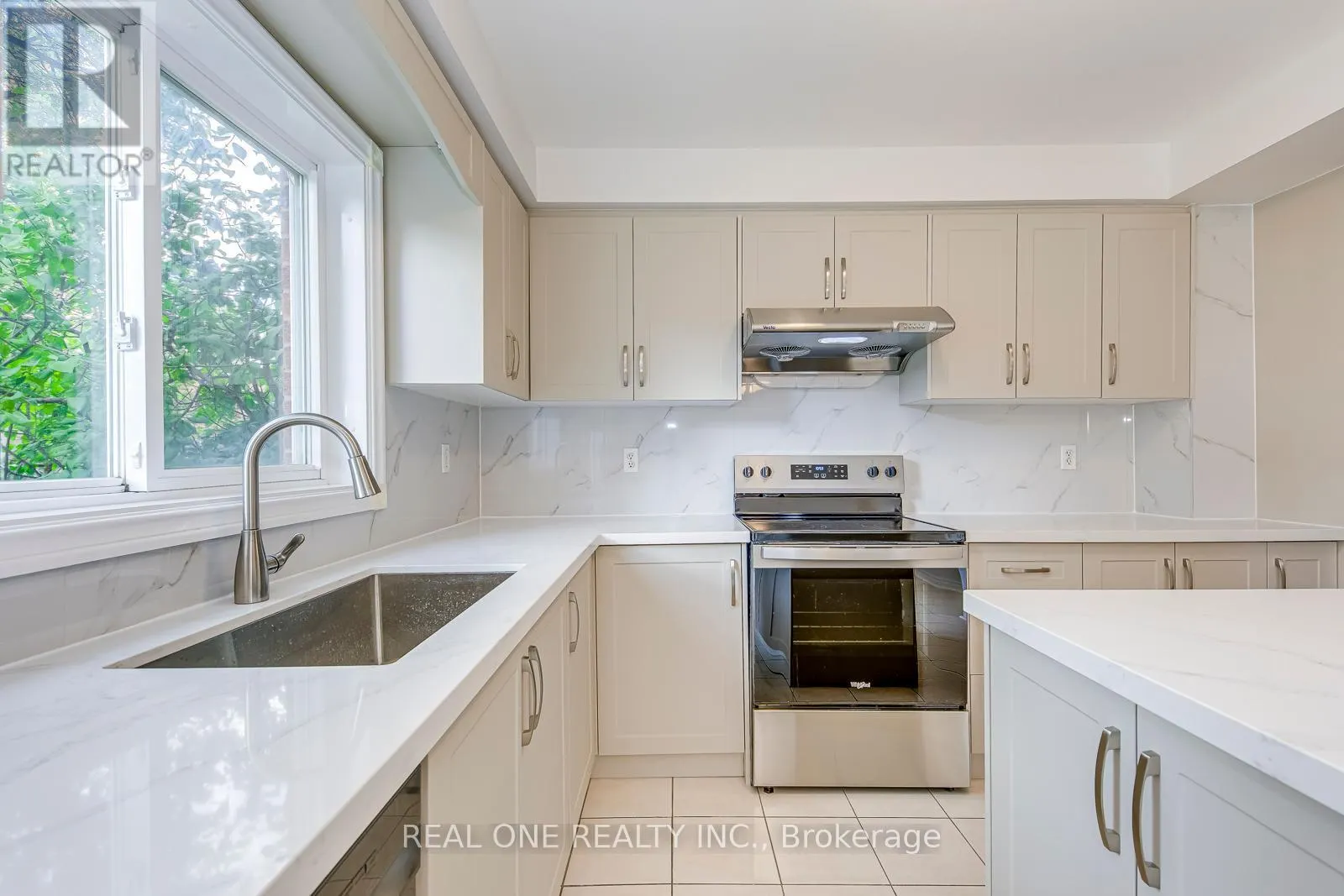 5192 CASTLEFIELD DRIVE