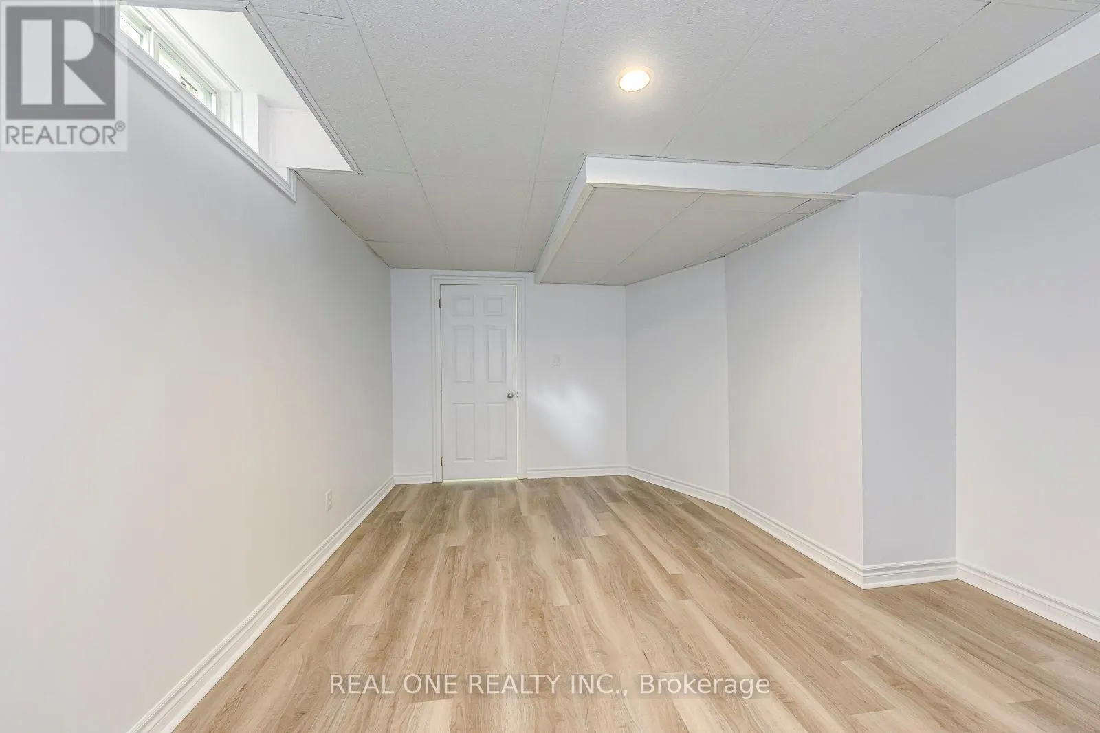 5192 CASTLEFIELD DRIVE