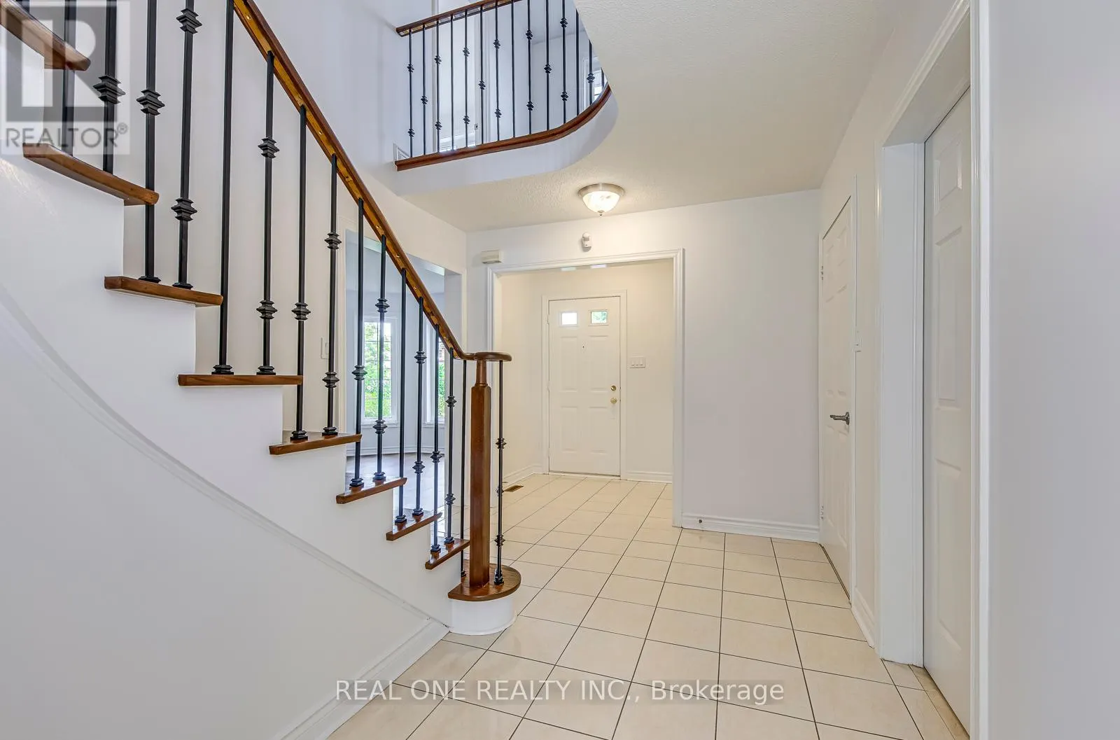 5192 CASTLEFIELD DRIVE