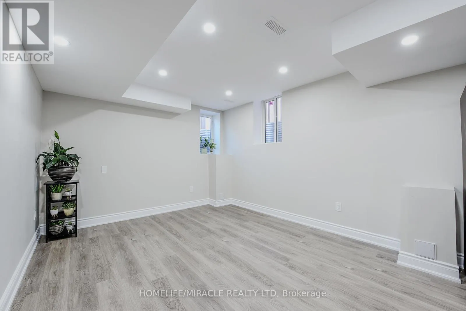 122 BONNIE BRAES DRIVE