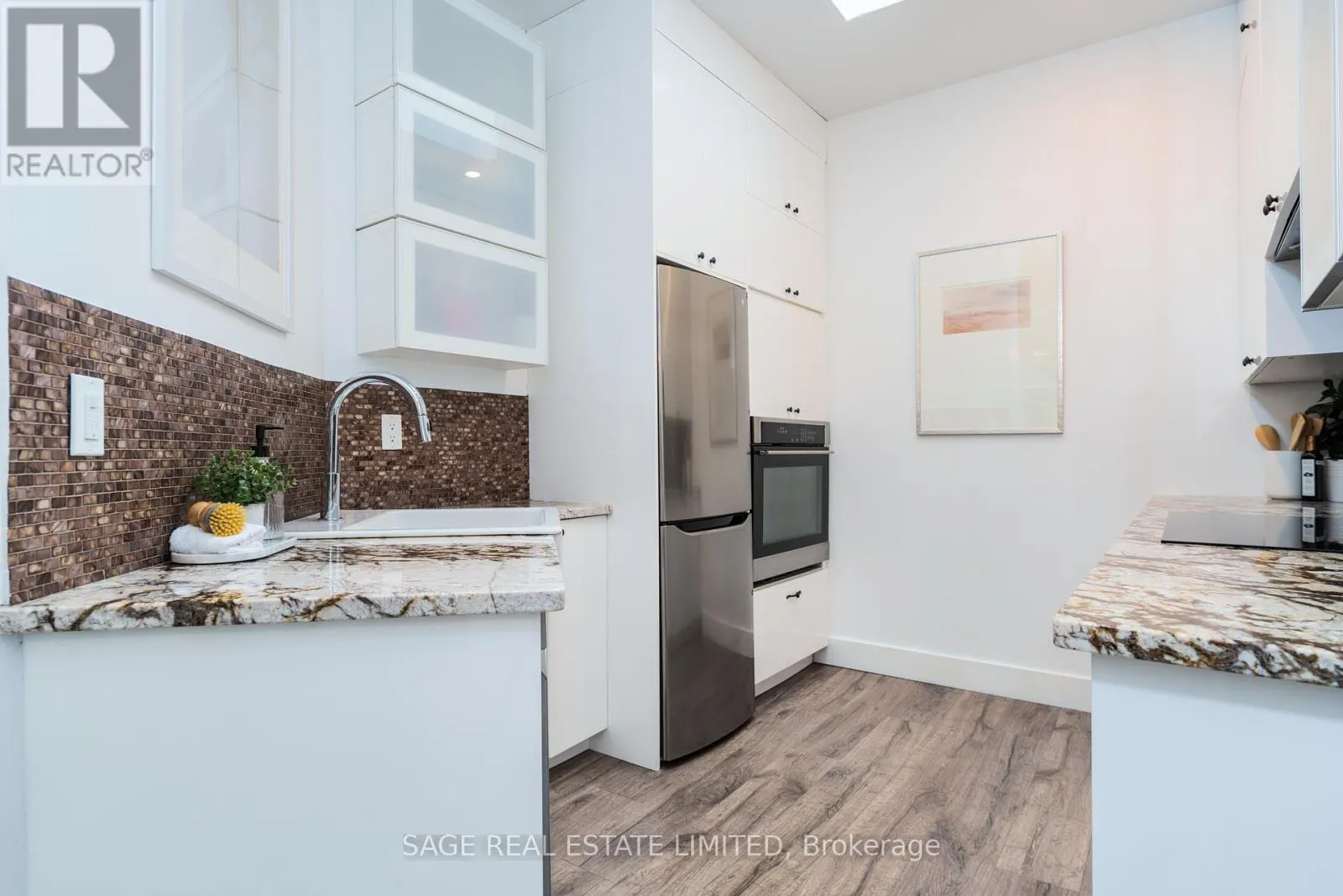 12 - 935 KING ROAD