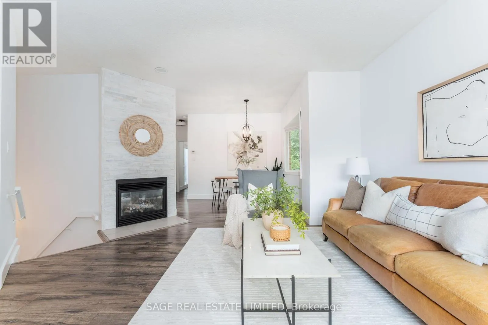 12 - 935 KING ROAD