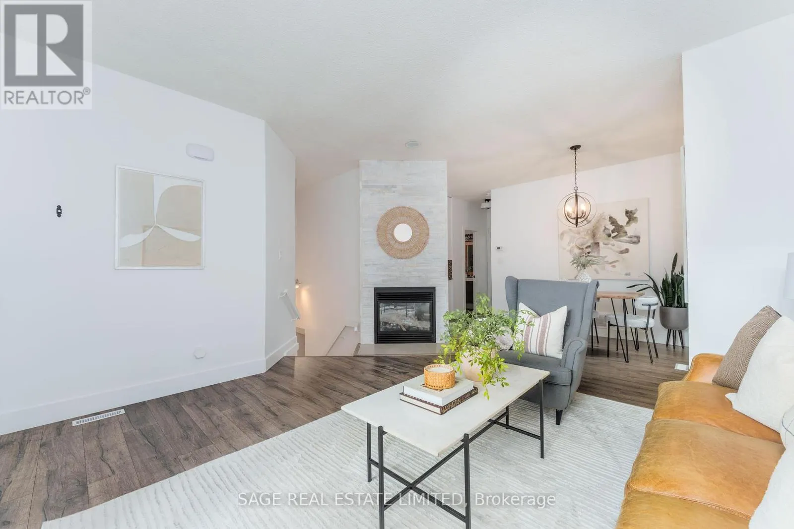 12 - 935 KING ROAD