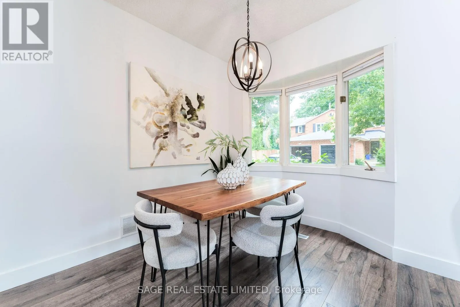 12 - 935 KING ROAD