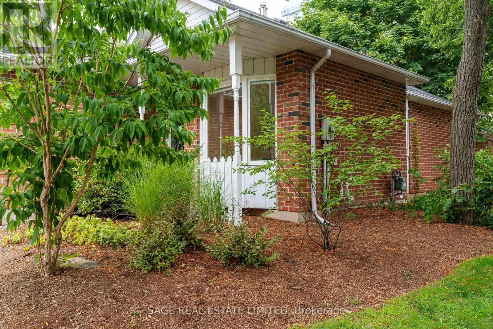 12 - 935 KING ROAD