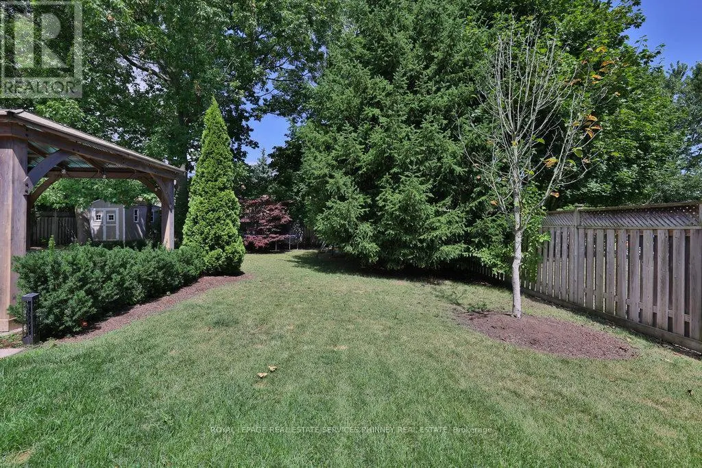 1569 GLENHILL CRESCENT