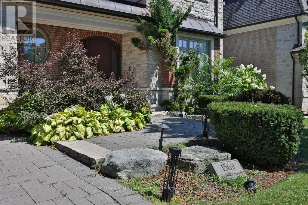 1569 GLENHILL CRESCENT