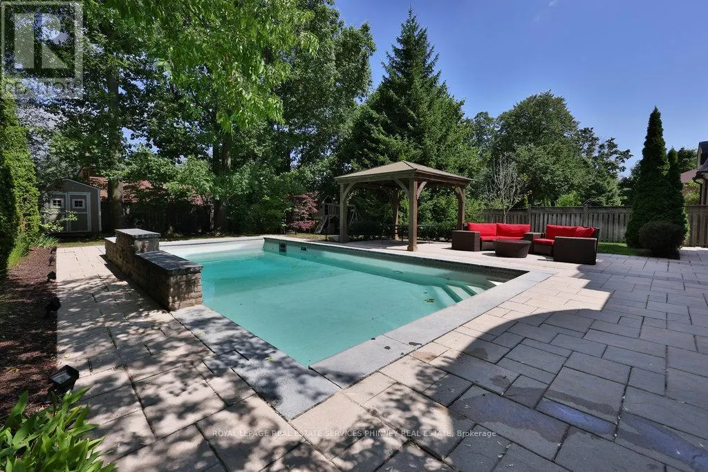1569 GLENHILL CRESCENT