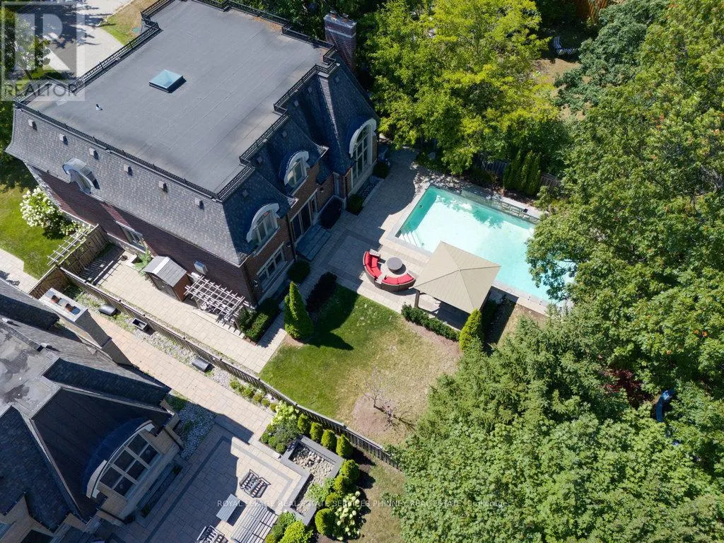 1569 GLENHILL CRESCENT