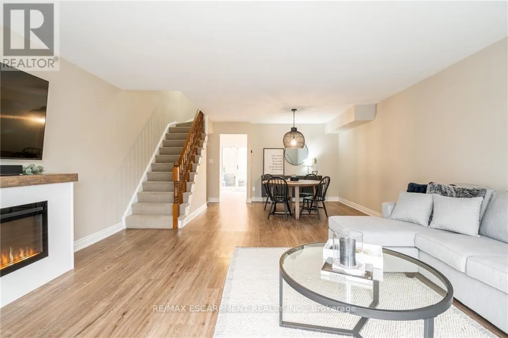 118 - 895 MAPLE AVENUE