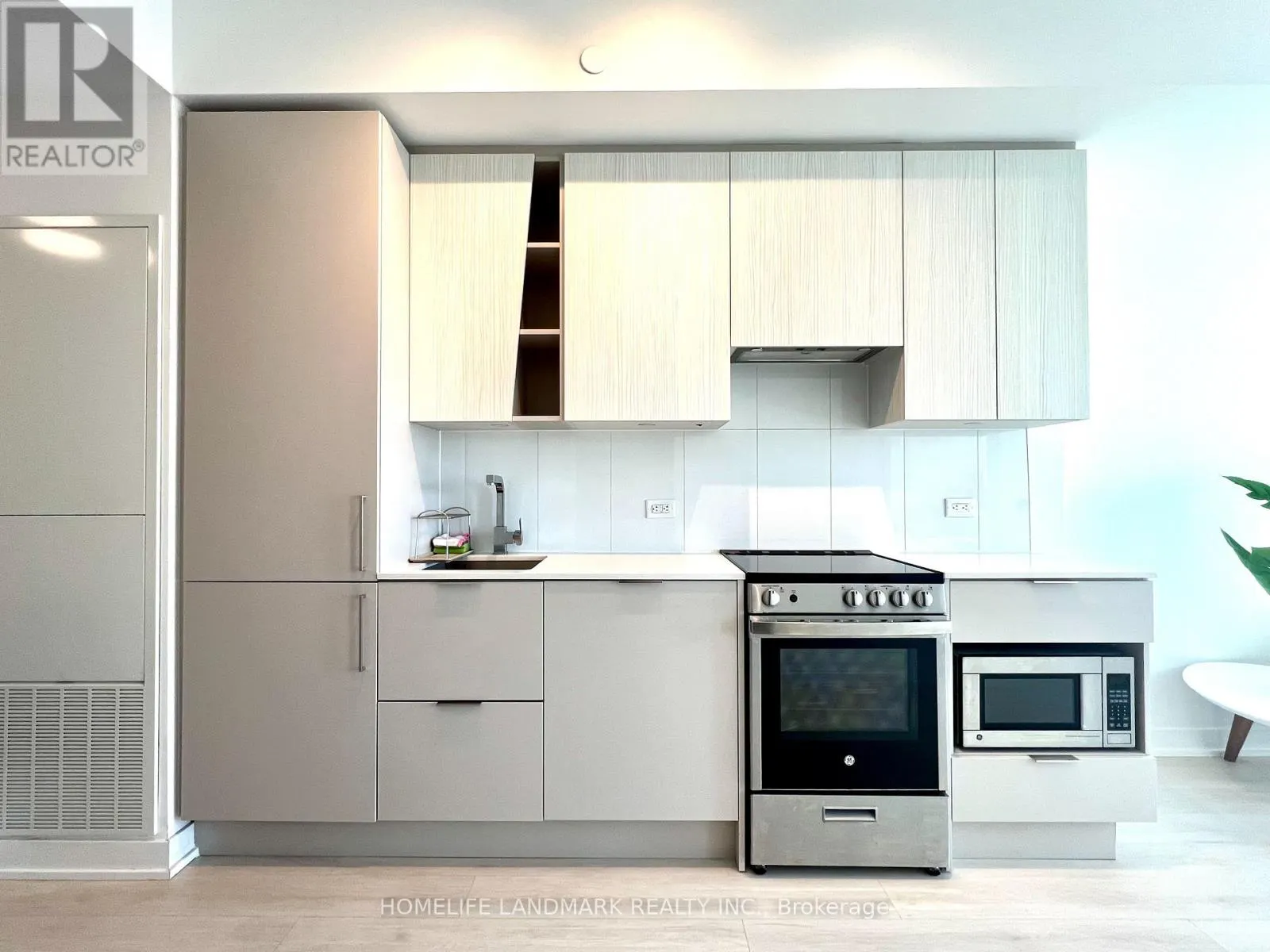 2312 - 3900 CONFEDERATION PARKWAY