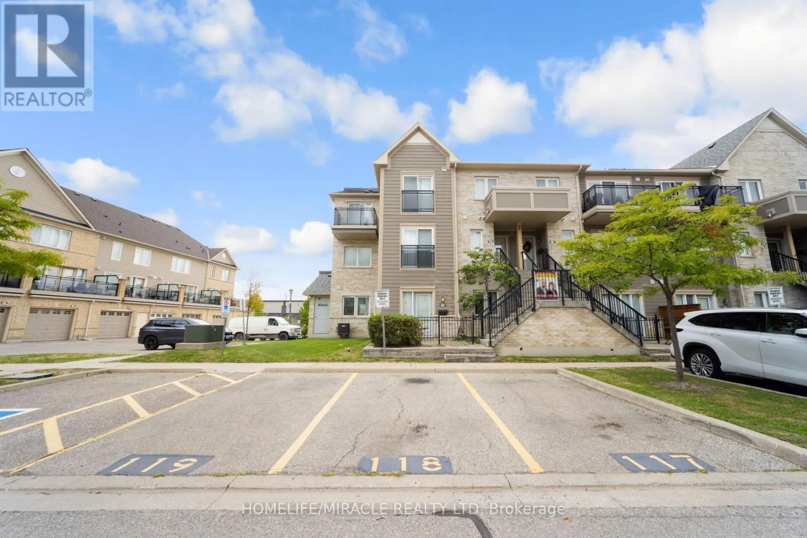 85 - 60 FAIRWOOD CIRCLE