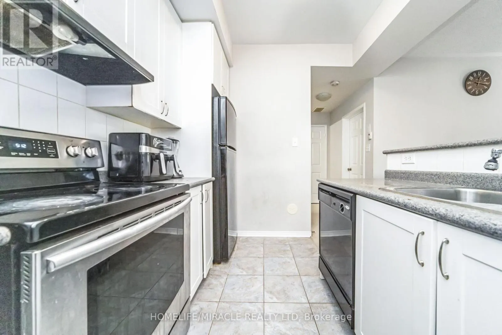 85 - 60 FAIRWOOD CIRCLE