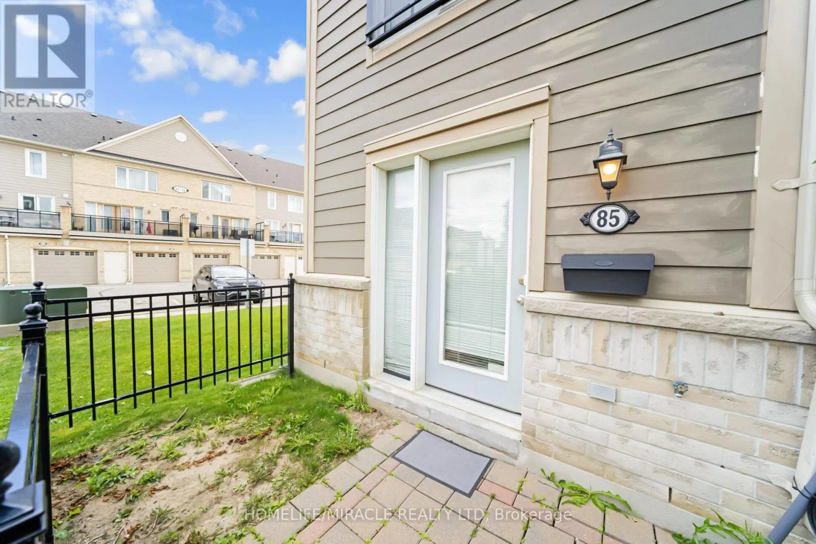 85 - 60 FAIRWOOD CIRCLE
