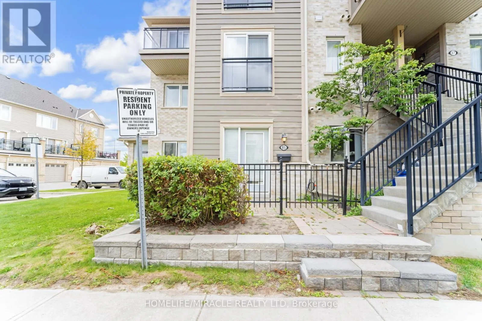 85 - 60 FAIRWOOD CIRCLE