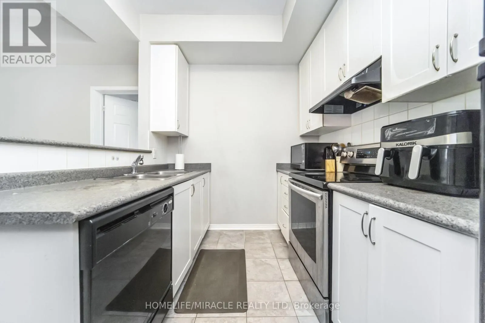 85 - 60 FAIRWOOD CIRCLE