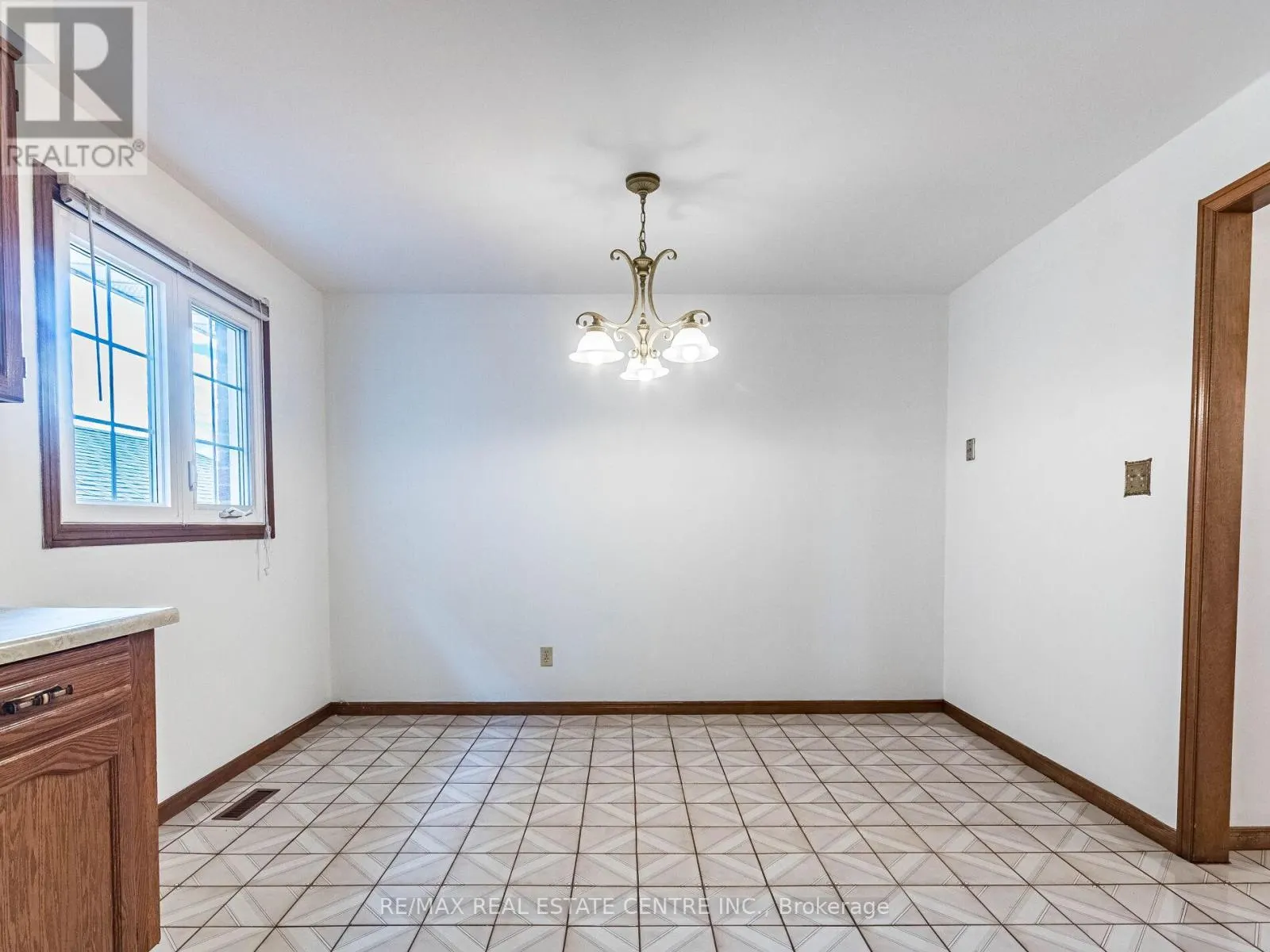 3137 SUNNYHILL DRIVE