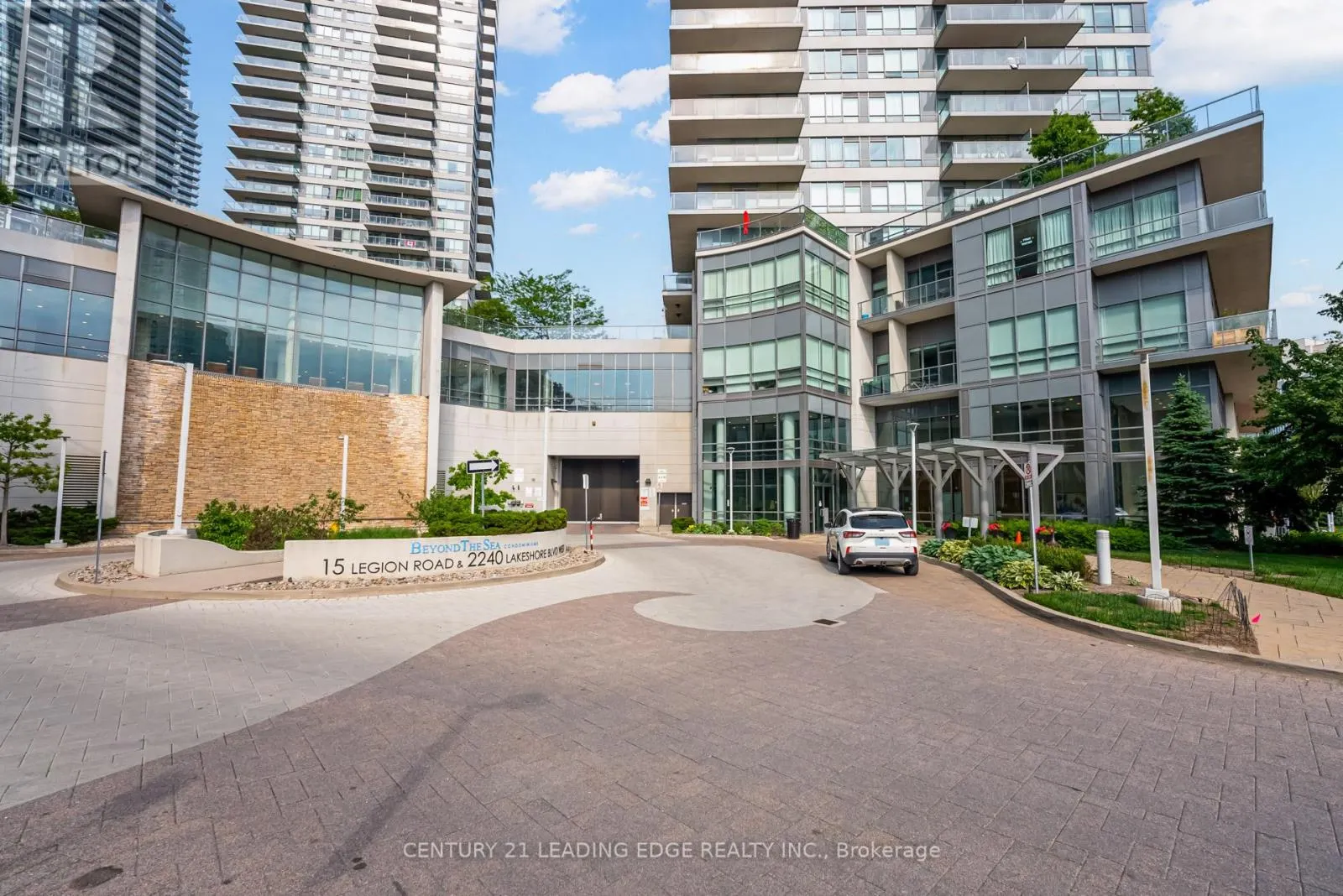 601 - 2240 LAKE SHORE BOULEVARD W