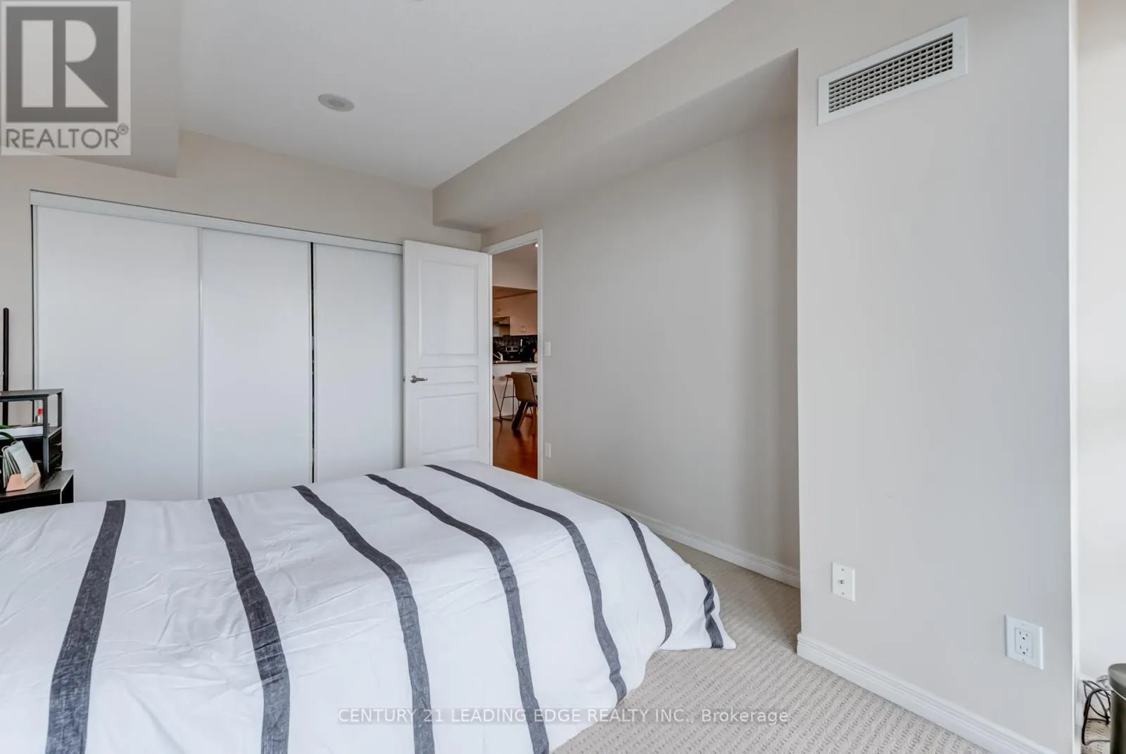 601 - 2240 LAKE SHORE BOULEVARD W