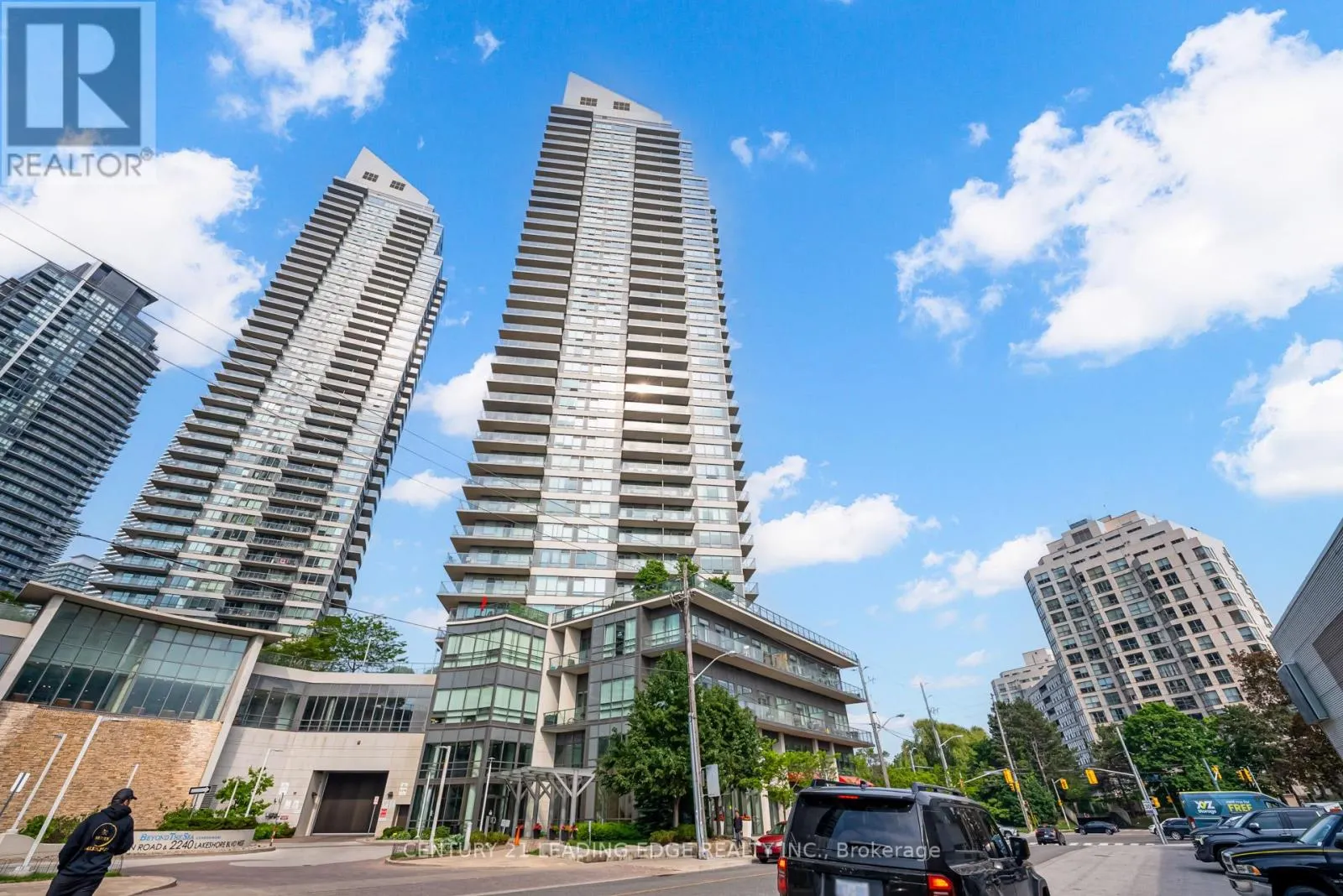 601 - 2240 LAKE SHORE BOULEVARD W