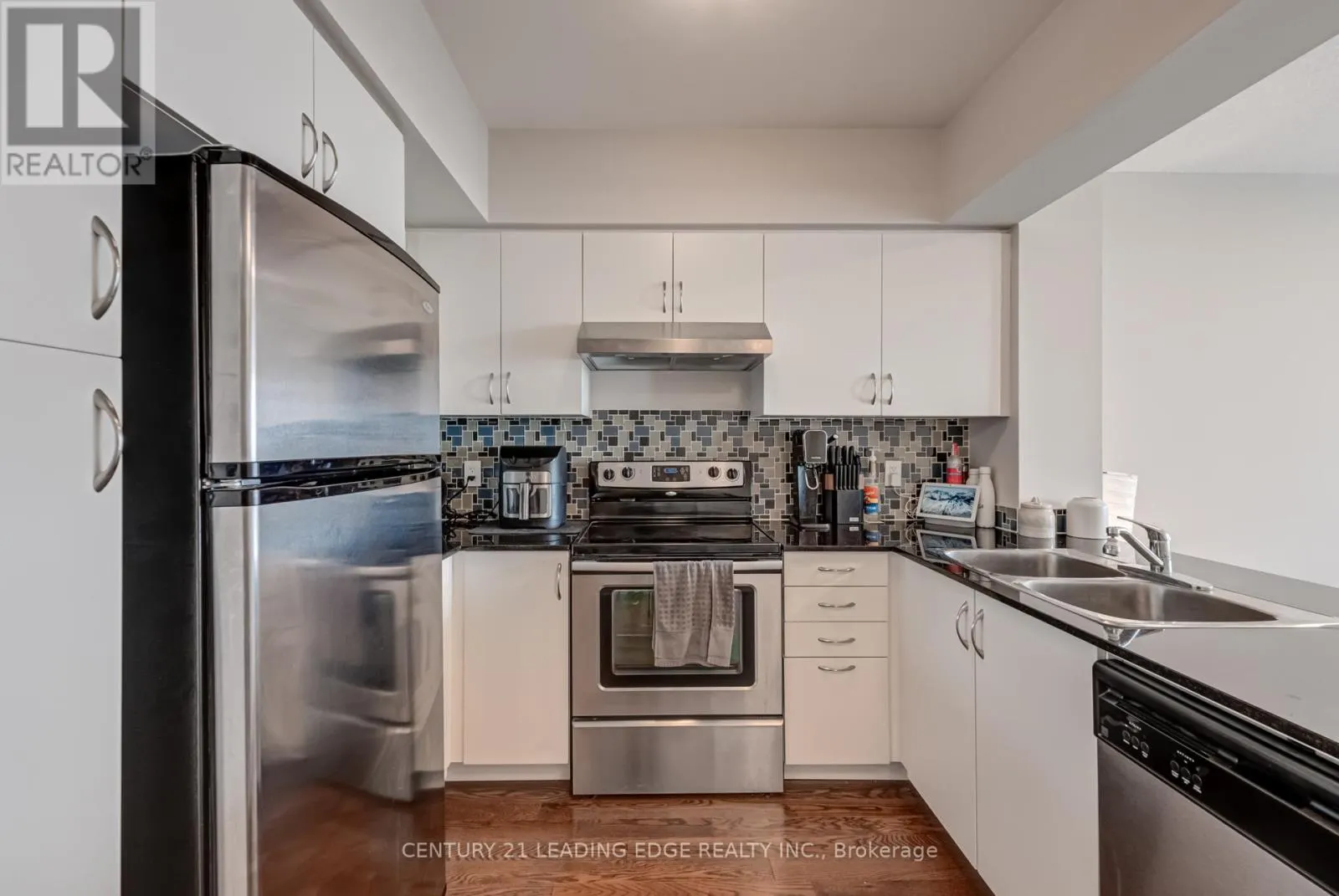 601 - 2240 LAKE SHORE BOULEVARD W
