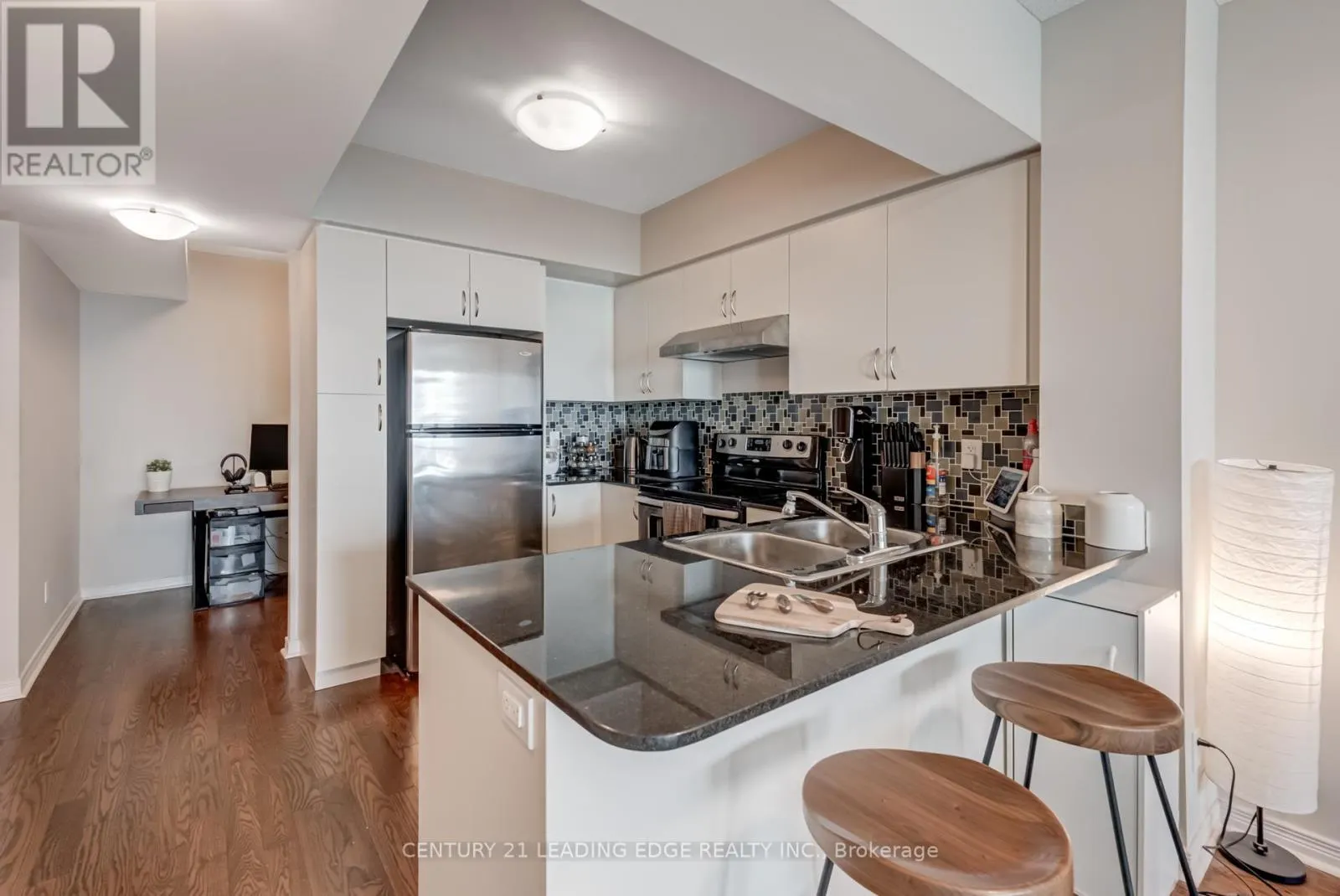 601 - 2240 LAKE SHORE BOULEVARD W