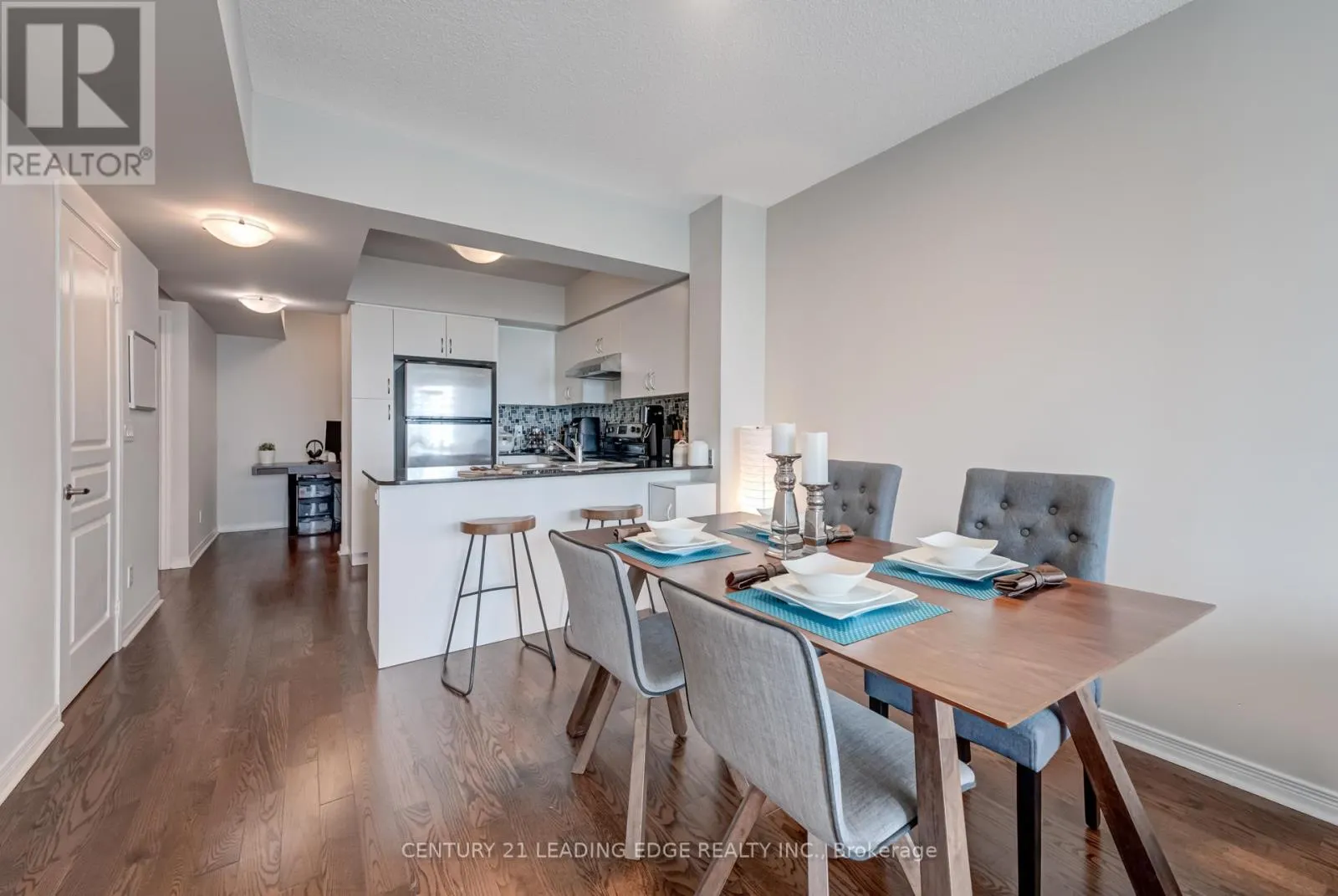 601 - 2240 LAKE SHORE BOULEVARD W
