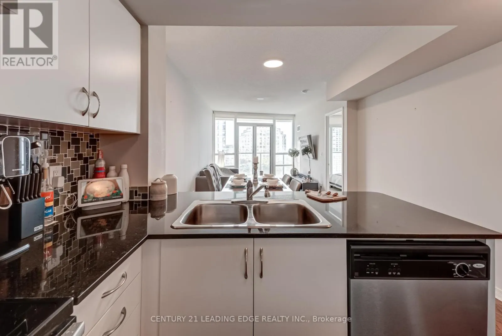 601 - 2240 LAKE SHORE BOULEVARD W