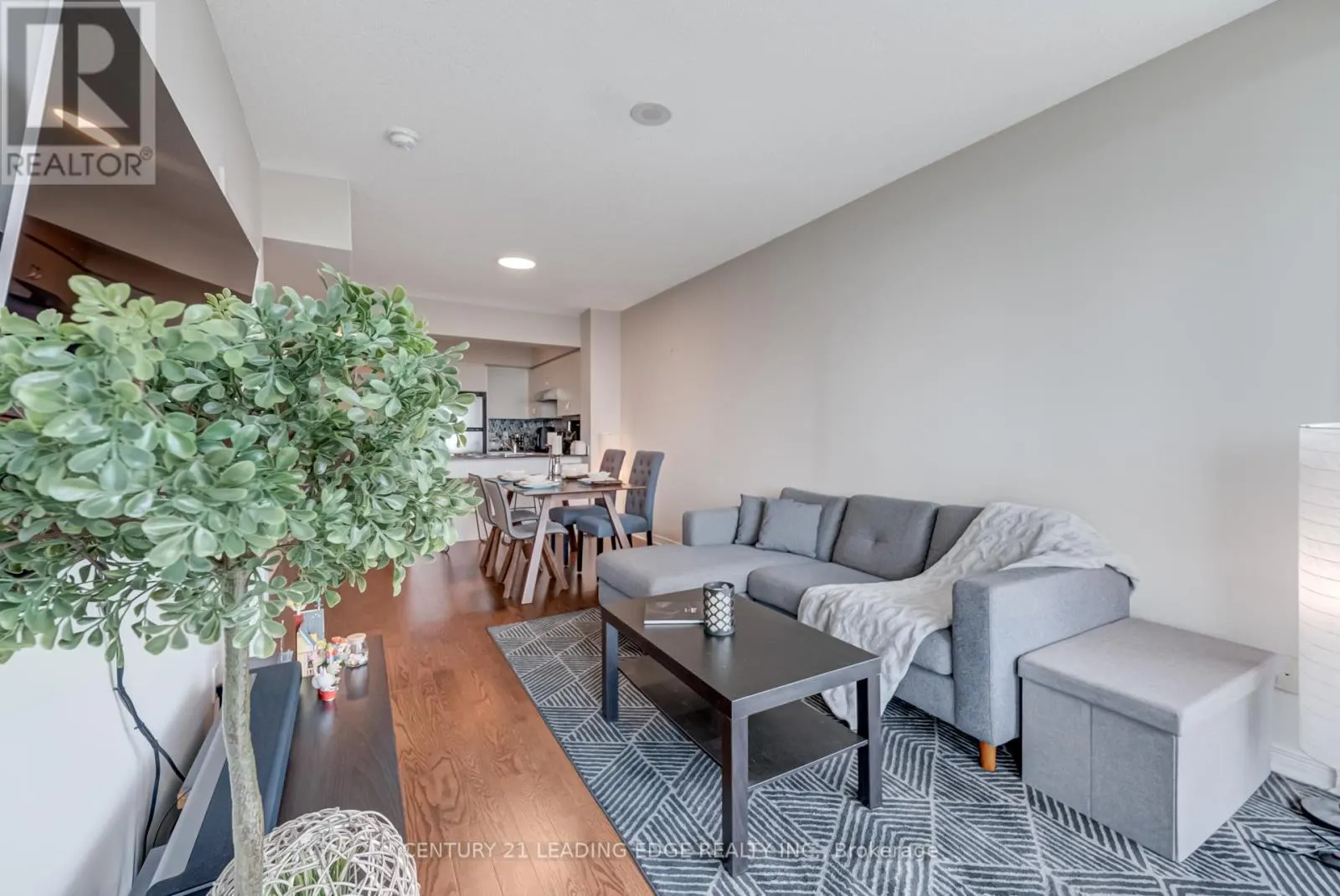 601 - 2240 LAKE SHORE BOULEVARD W