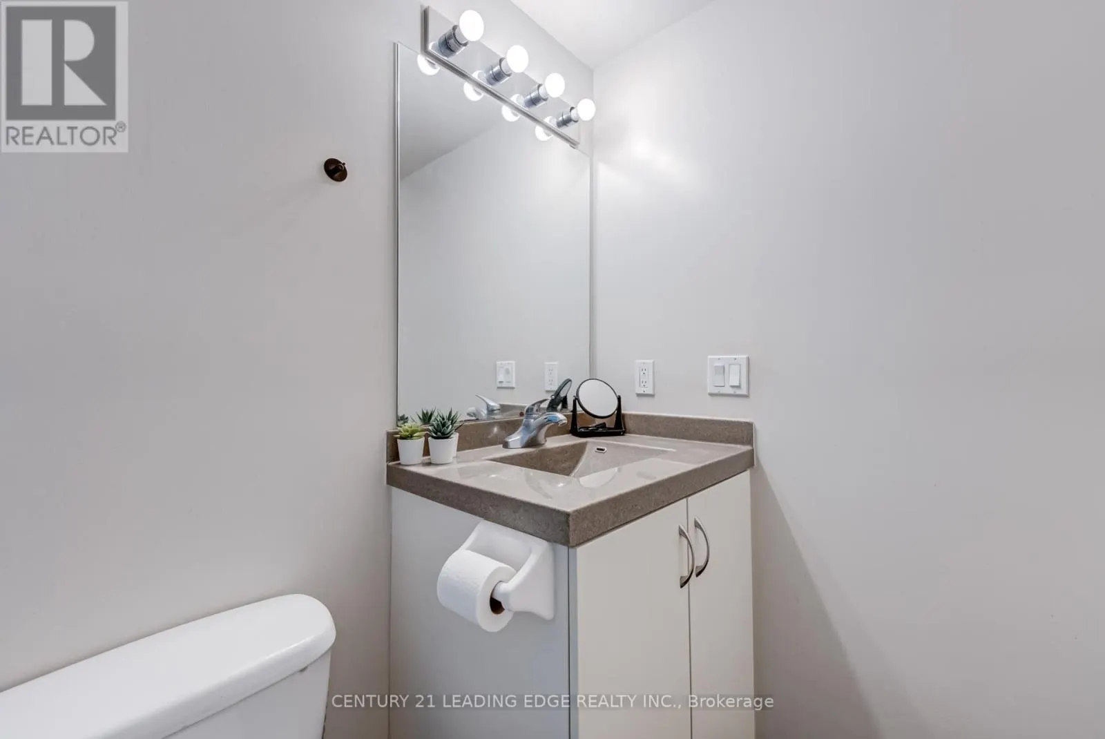 601 - 2240 LAKE SHORE BOULEVARD W