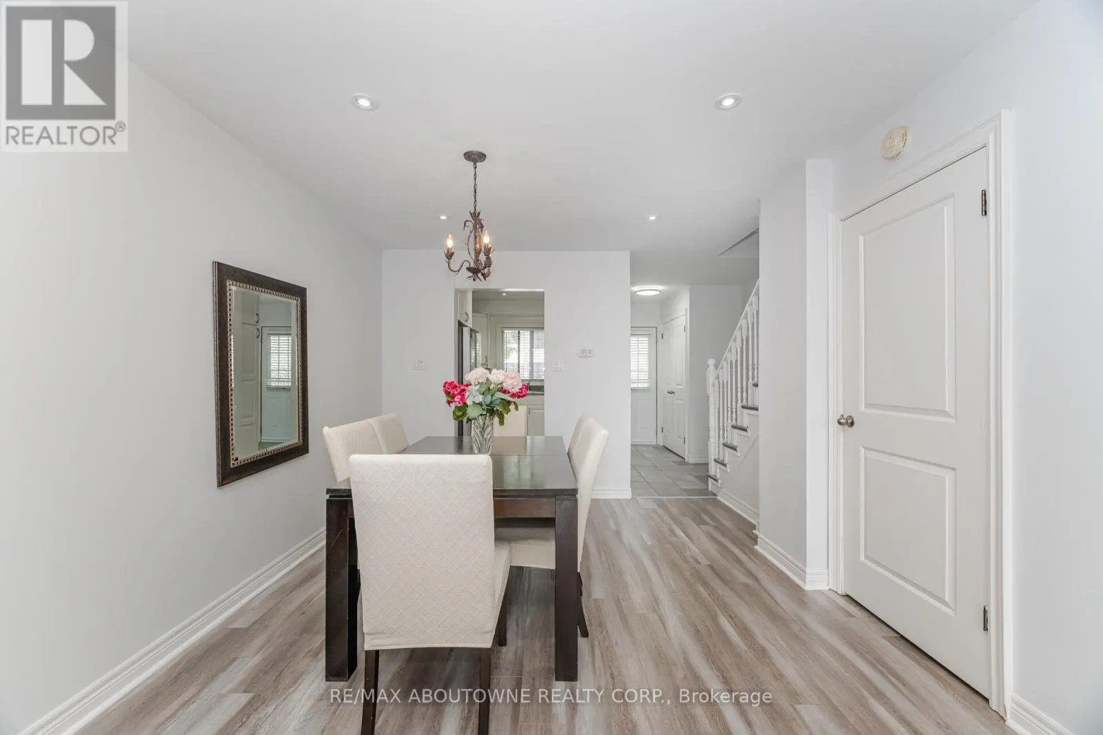27 - 2779 GANANOQUE DRIVE