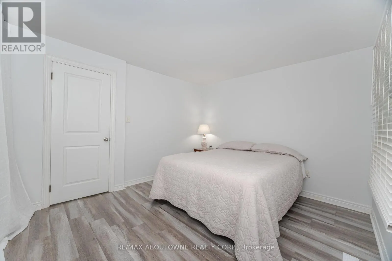 27 - 2779 GANANOQUE DRIVE