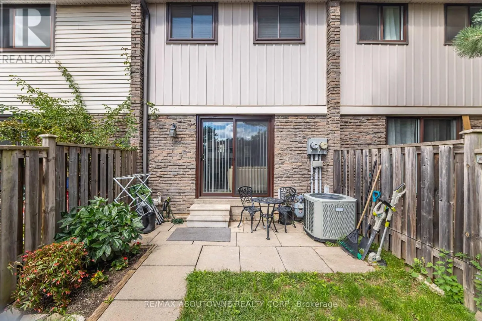 27 - 2779 GANANOQUE DRIVE