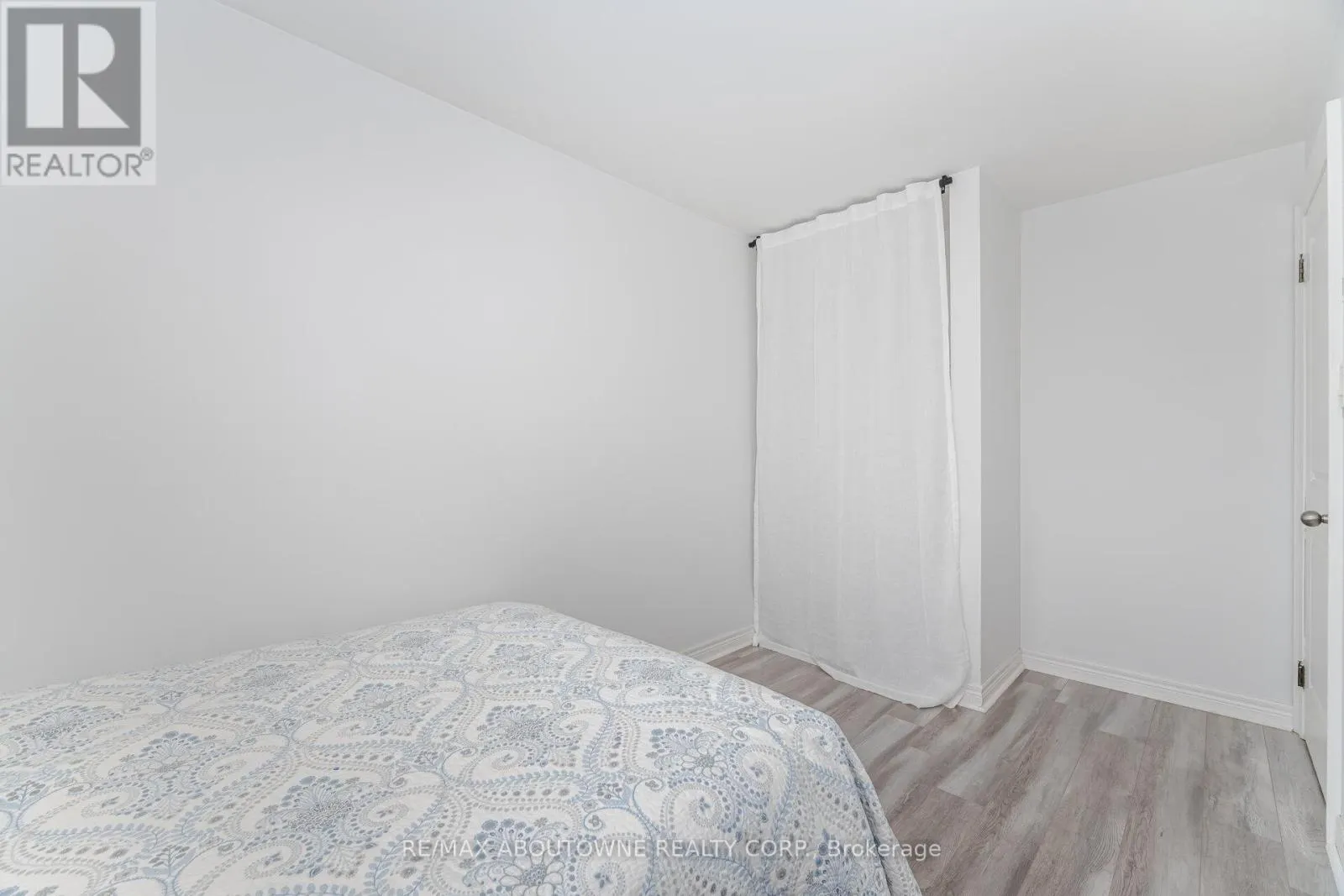 27 - 2779 GANANOQUE DRIVE