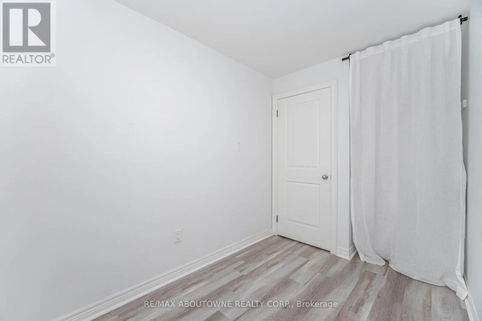 27 - 2779 GANANOQUE DRIVE