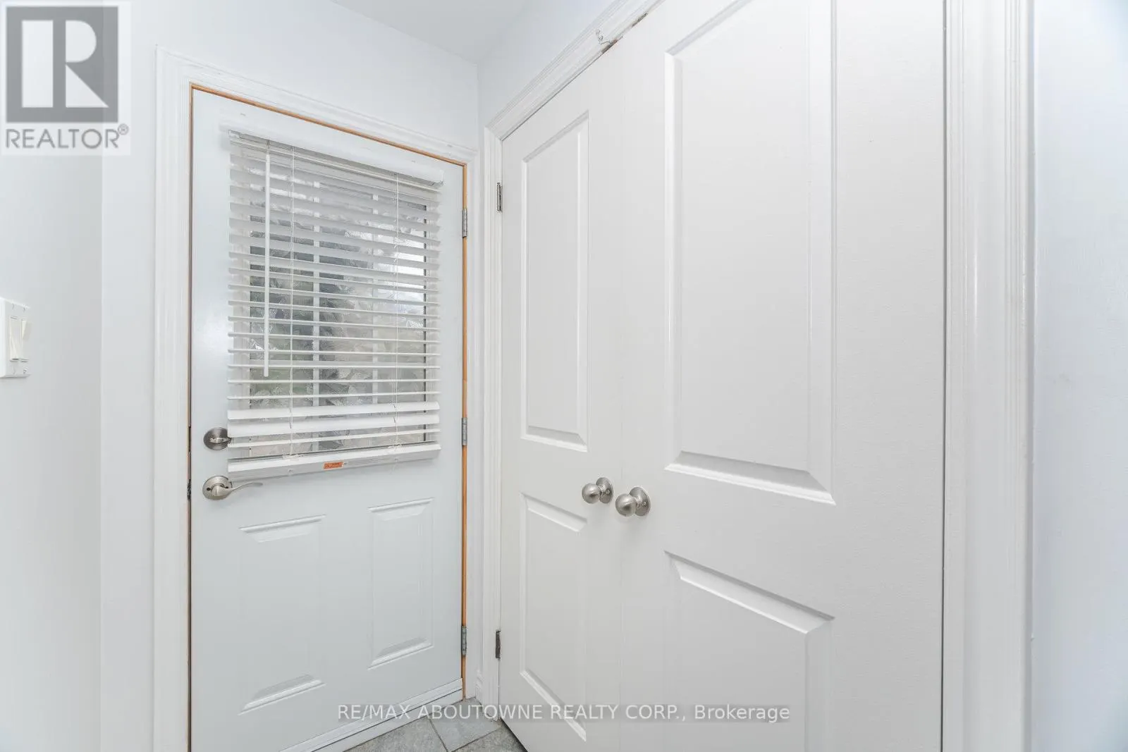 27 - 2779 GANANOQUE DRIVE