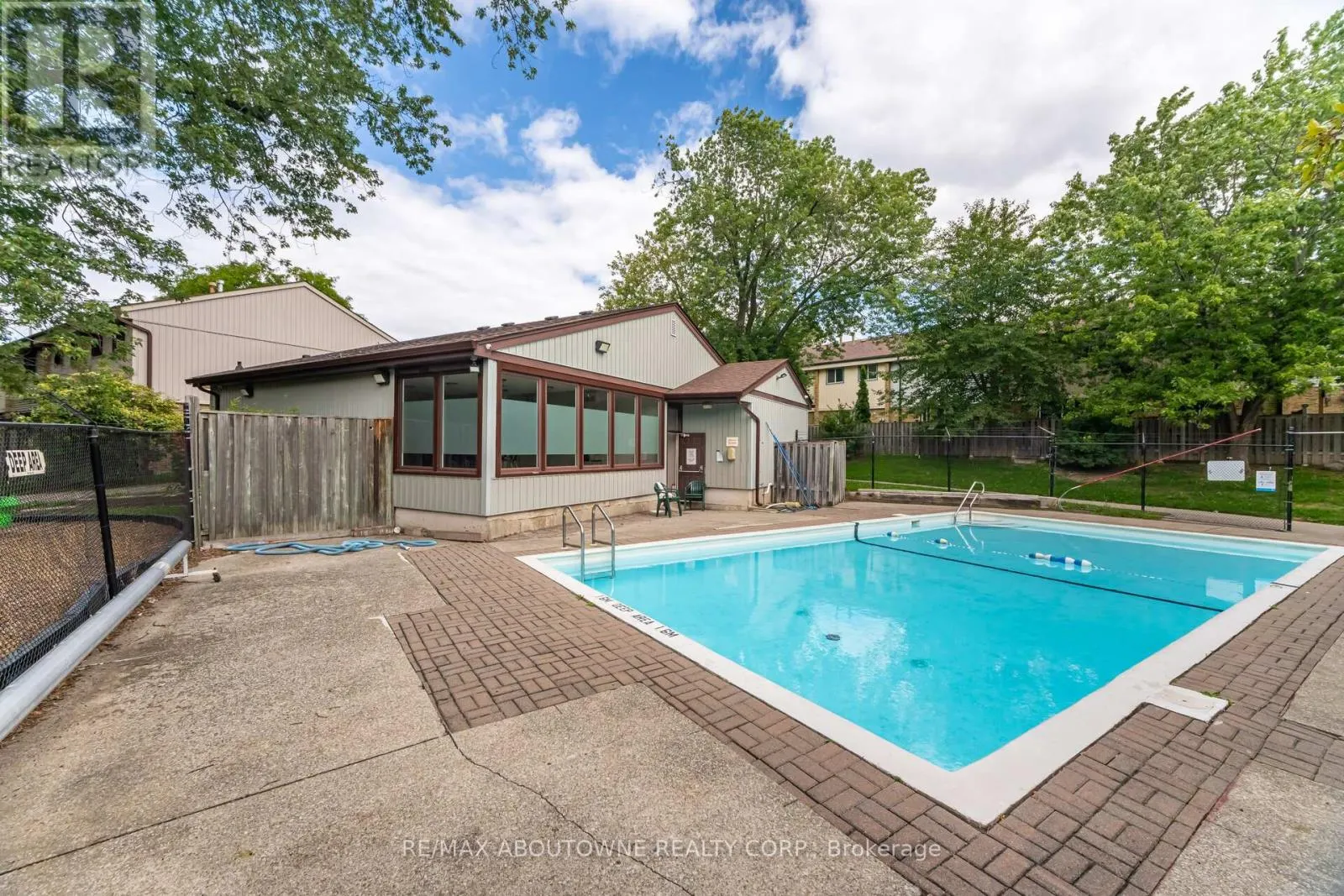 27 - 2779 GANANOQUE DRIVE
