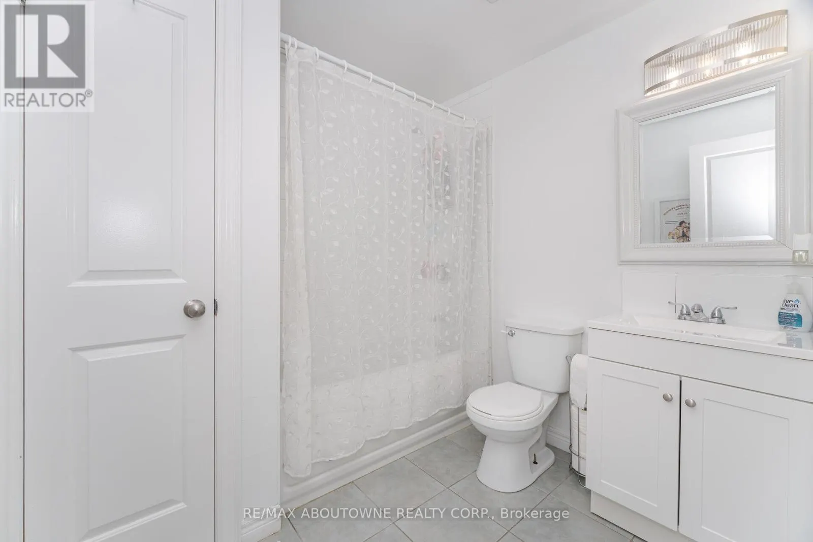 27 - 2779 GANANOQUE DRIVE