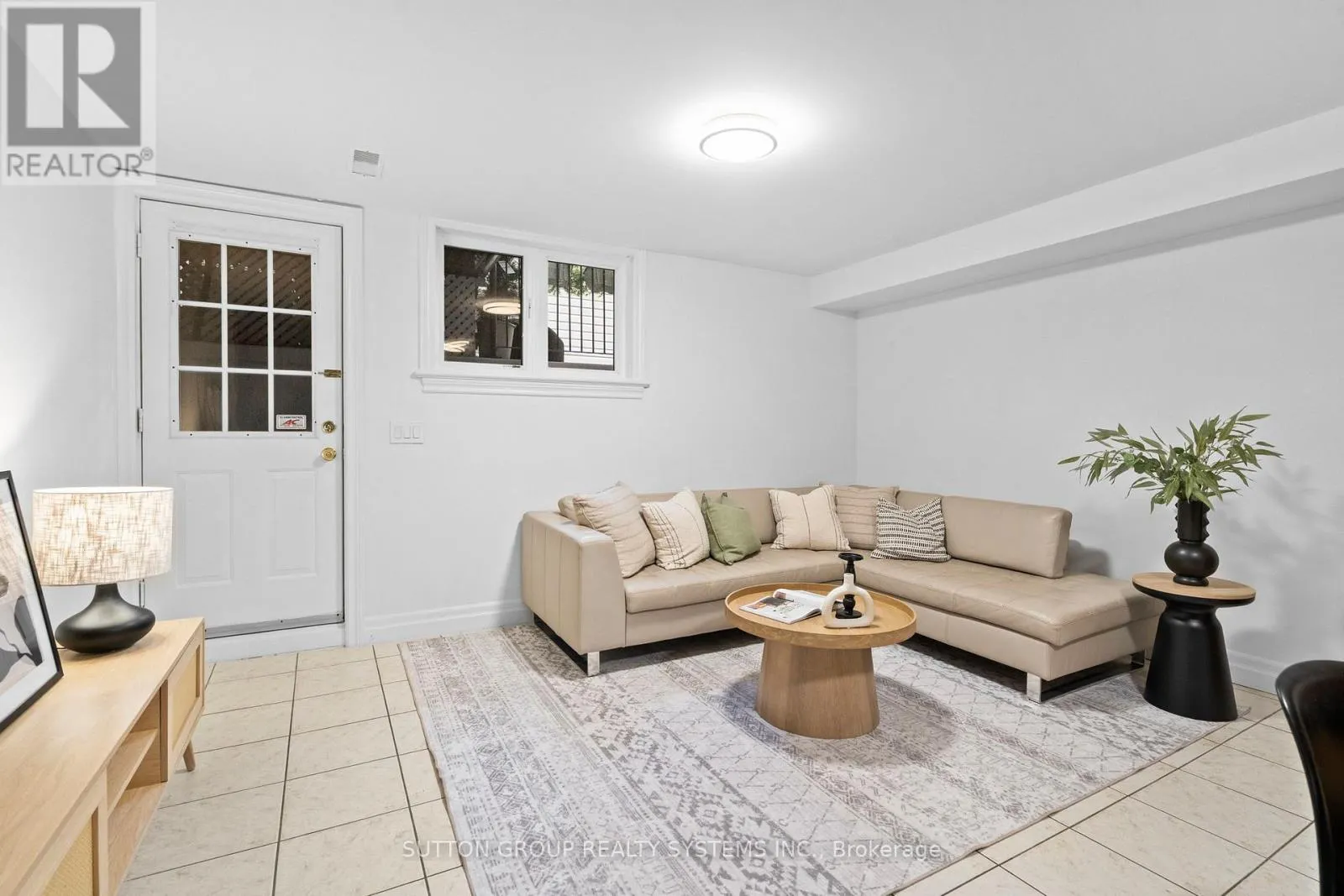 45 ALGARVE CRESCENT