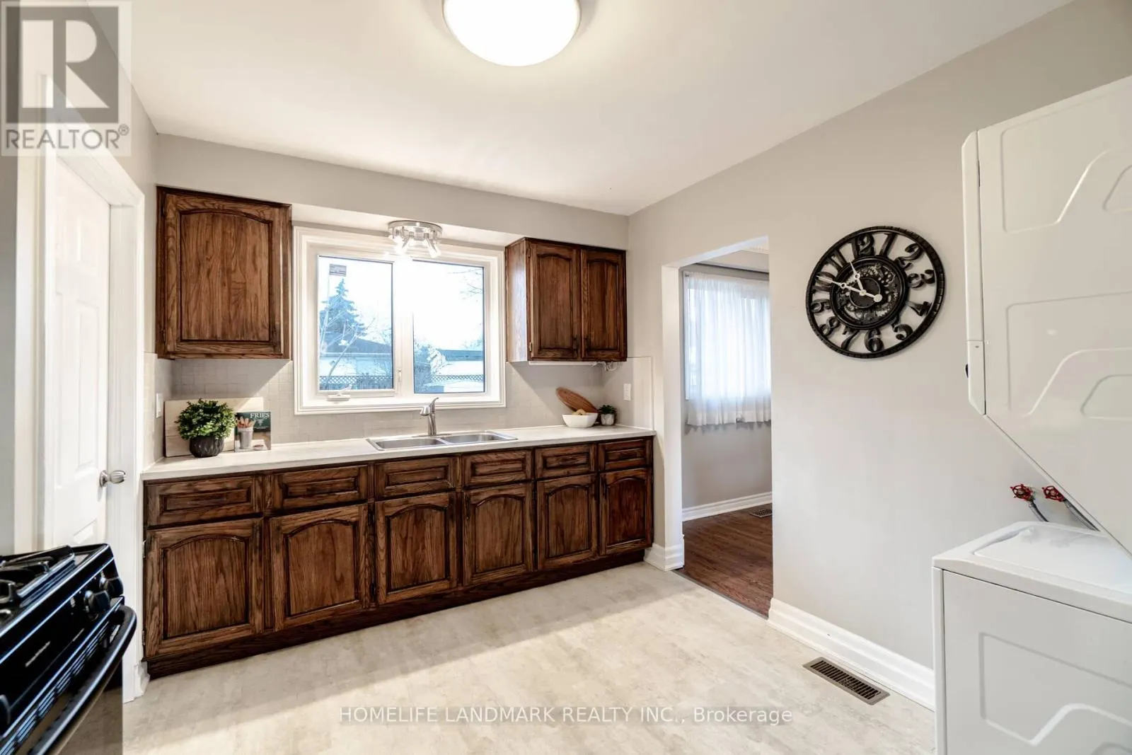 UPPER - 640 NETHERTON CRESCENT