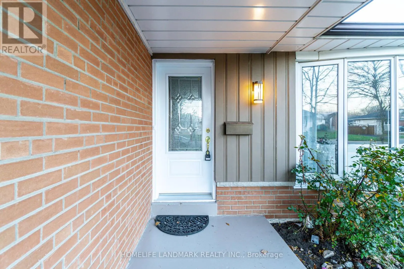 UPPER - 640 NETHERTON CRESCENT