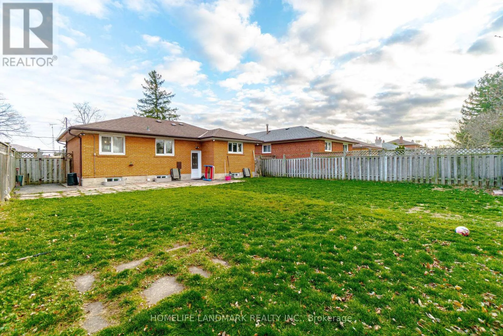 UPPER - 640 NETHERTON CRESCENT